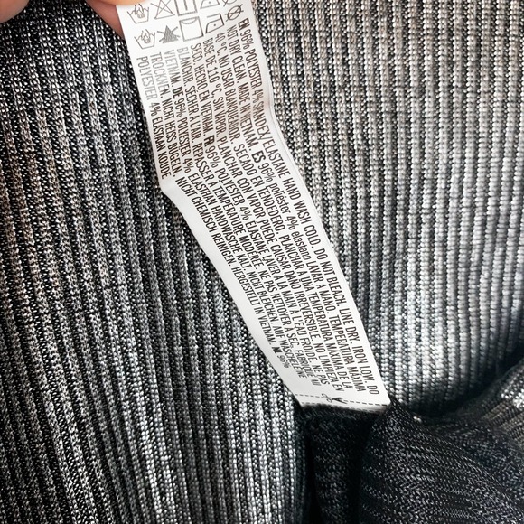 Forever 21 Metallic Silver Gray Long Sleeve Crop S - Picture 10 of 10